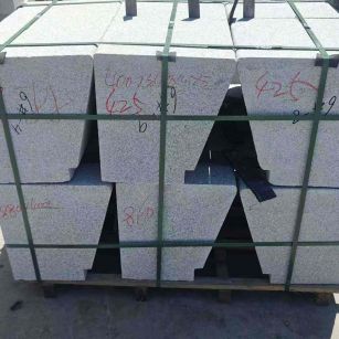 亳州 芝麻白异形坐凳，石凳