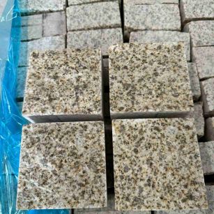 亳州 黄金麻花岗岩自然面小方块，弹石，马蹄石等