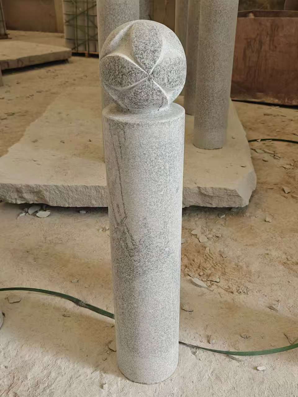 亳州 芝麻白花岗岩石材挡车石柱、停车柱、圆柱挡车柱、方柱挡车柱等