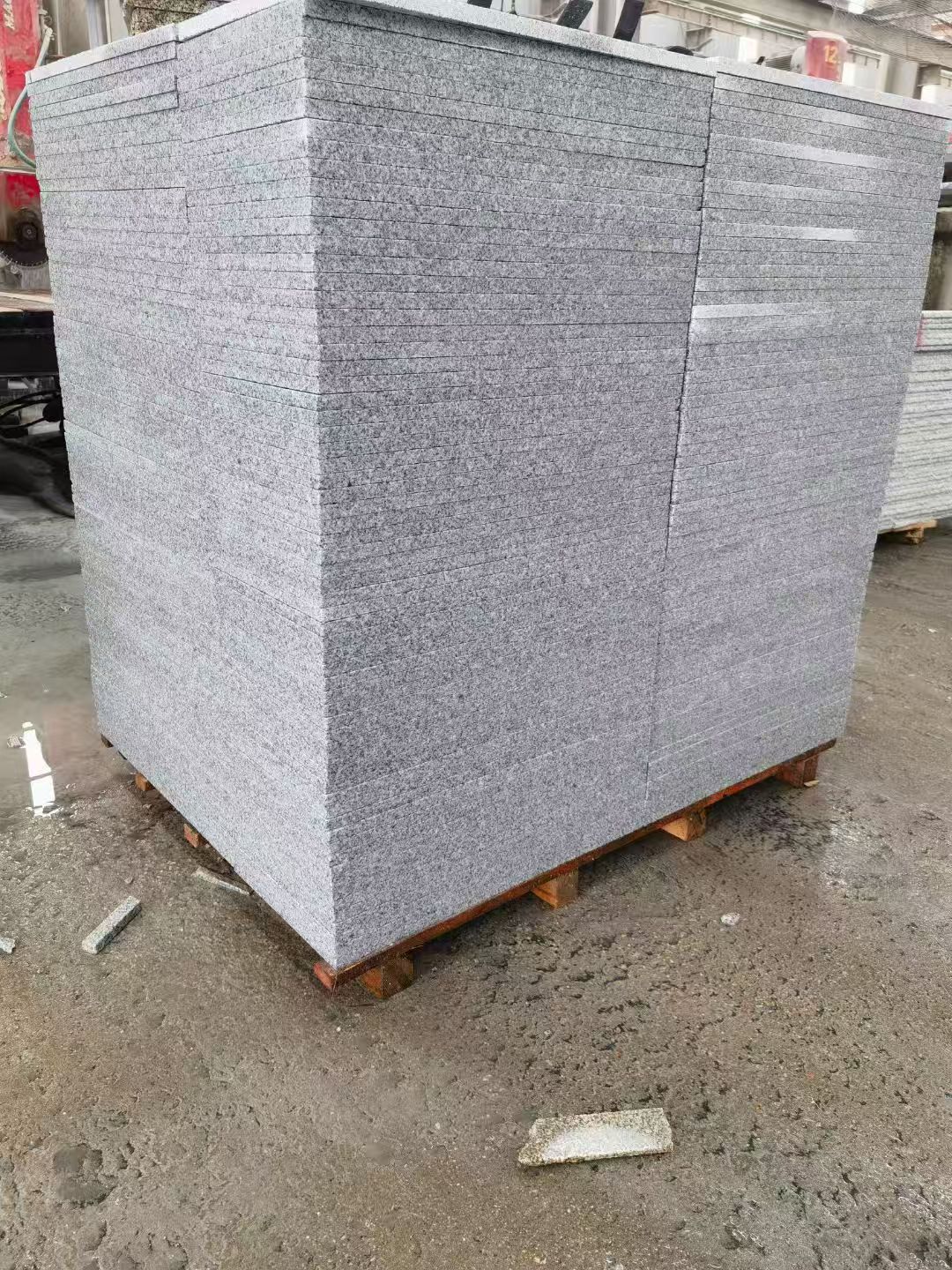 亳州 芝麻白火烧面1.8厚300*600地铺石，尺寸标准，厚薄均匀