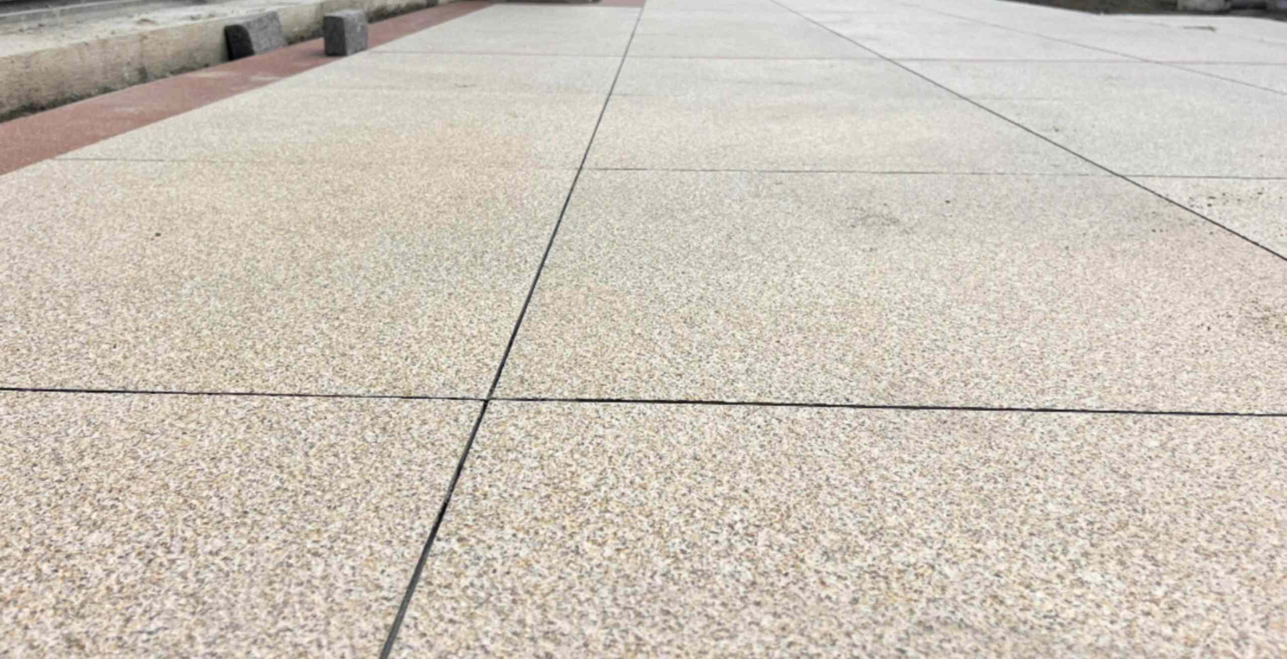 亳州 黄金麻花岗岩石板材荔枝面地面铺装效果