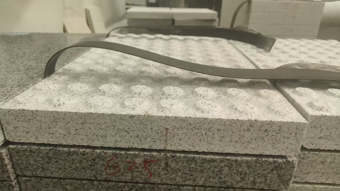 亳州 芝麻白花岗岩6.0公分荔枝面五轴加工雕刻盲点