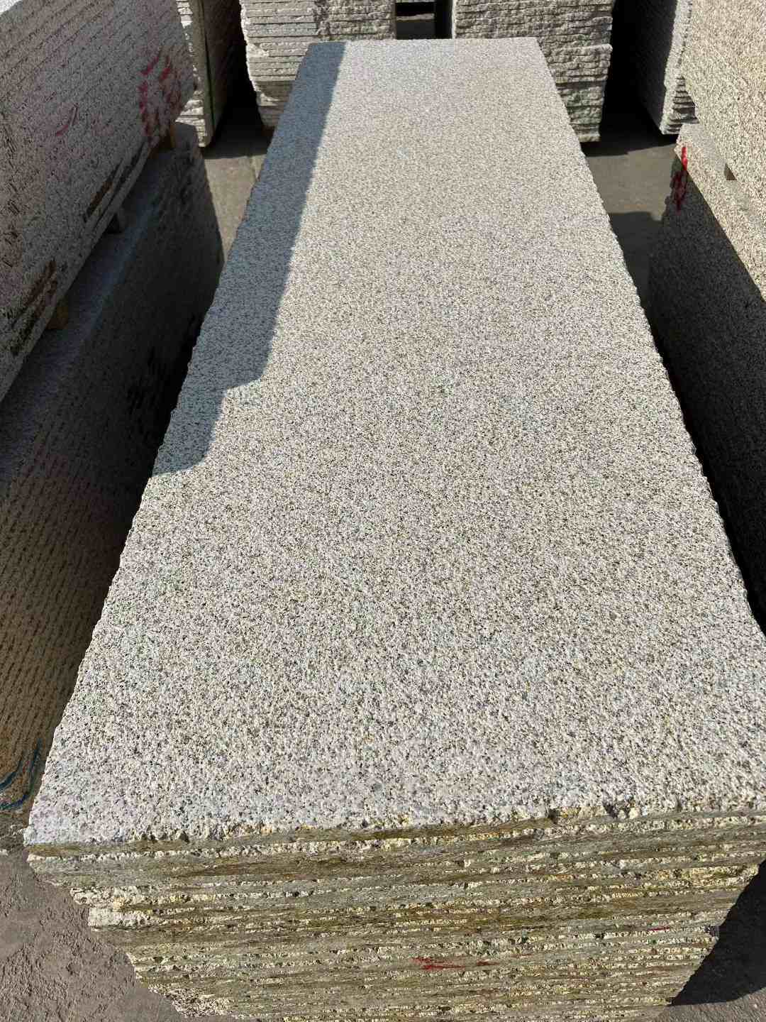 亳州 黄金麻花岗岩荔枝面毛板，半成品