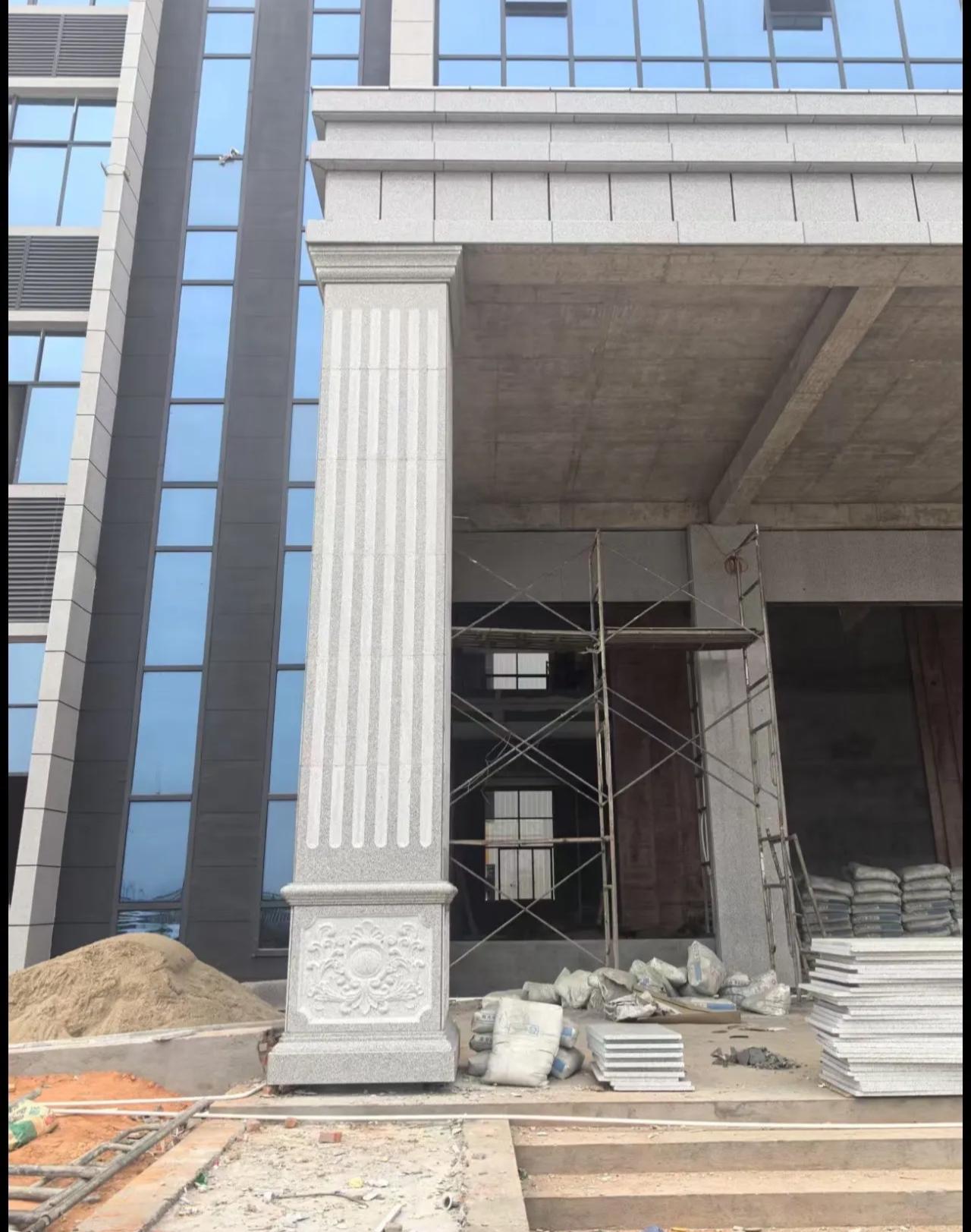 亳州 芝麻白光面花岗岩门楼大柱（罗马柱）配雕花底座