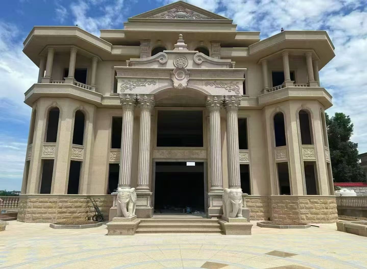 亳州 黄金麻别墅外墙干挂，大柱，大象，蘑菇石，雕花板