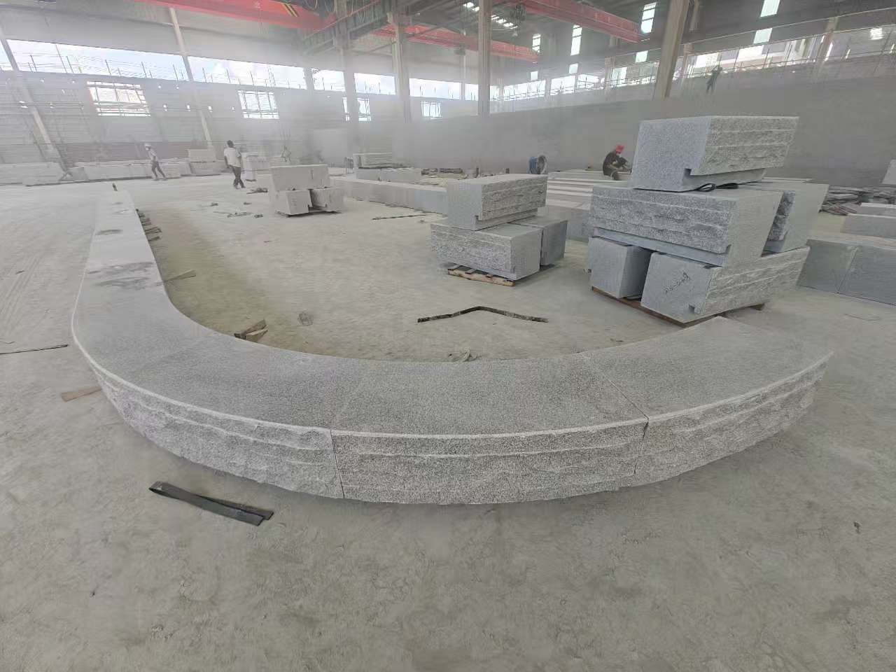 亳州 芝麻白异形坐凳，自然面光面弧形加工