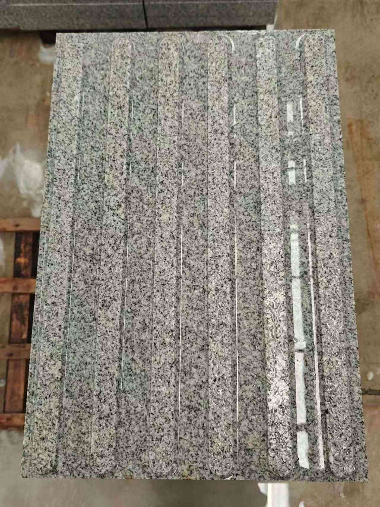 亳州 芝麻白花岗岩荔枝面雕刻盲道，盲条