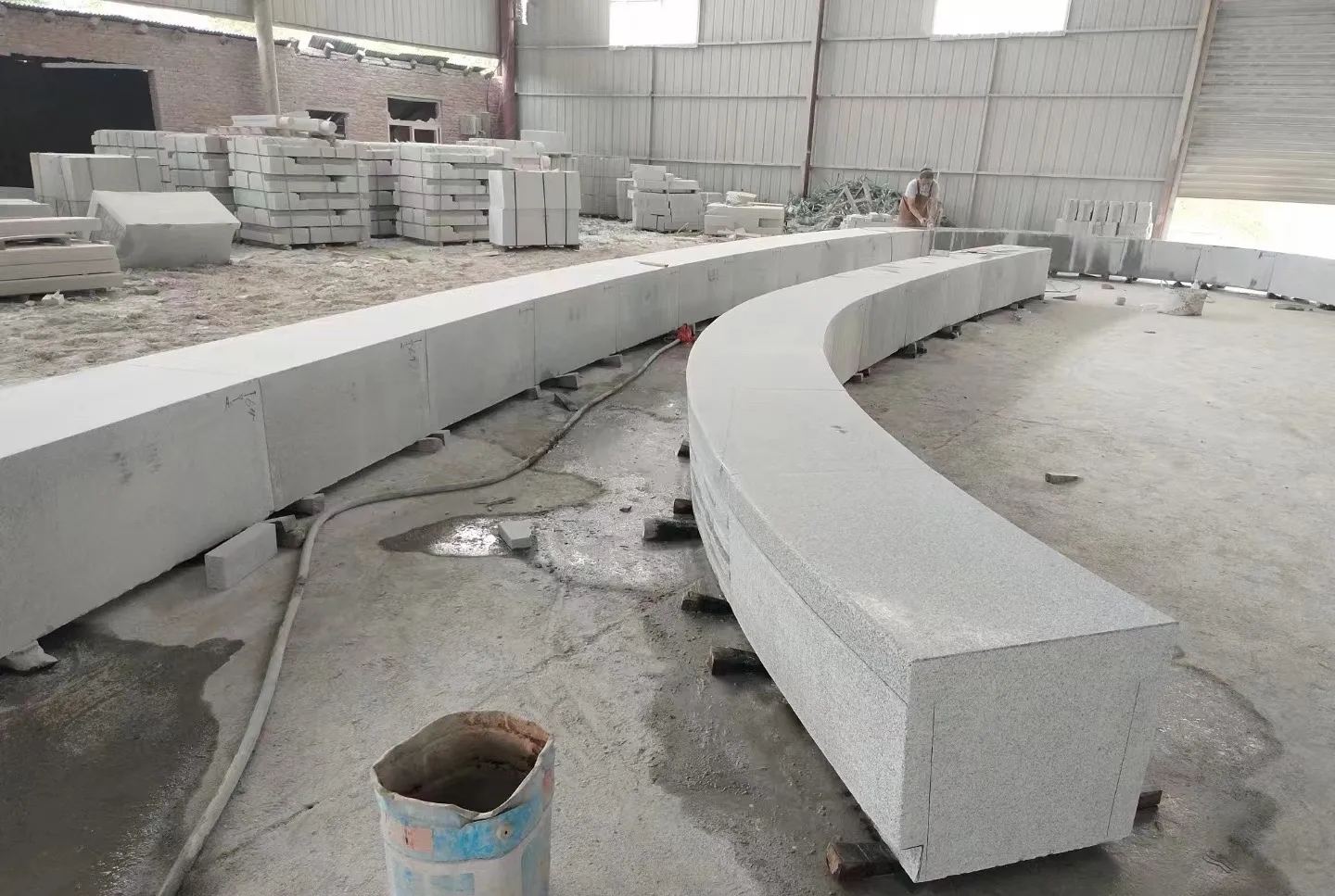 亳州芝麻白花岗岩石板材 园林光面弧形坐凳