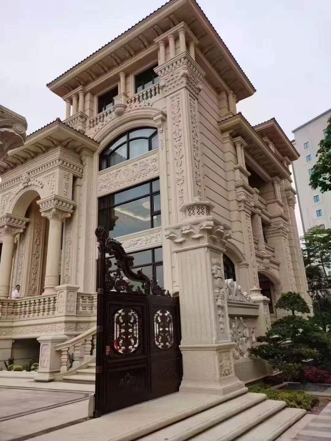 亳州 黄金麻花岗岩别墅外墙干挂效果展示