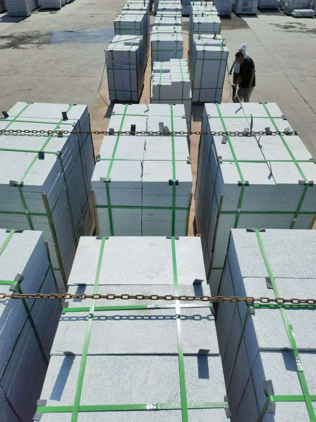 亳州 芝麻白花岗岩5公分地铺石 花岗岩厂家工厂装车日常