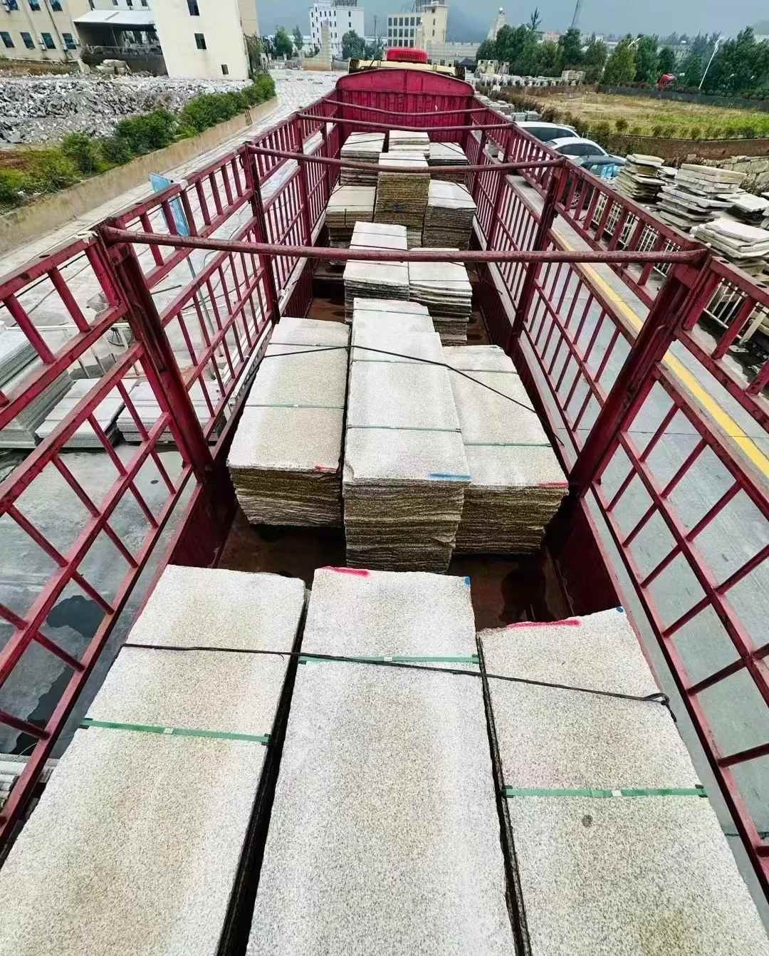 亳州 黄金麻花岗岩荔枝面，光面毛板装车完成