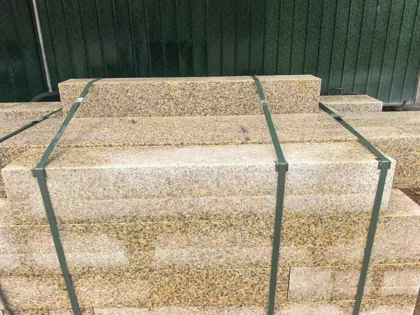 亳州 黄金麻花岗岩石材机切面栏杆料半成品