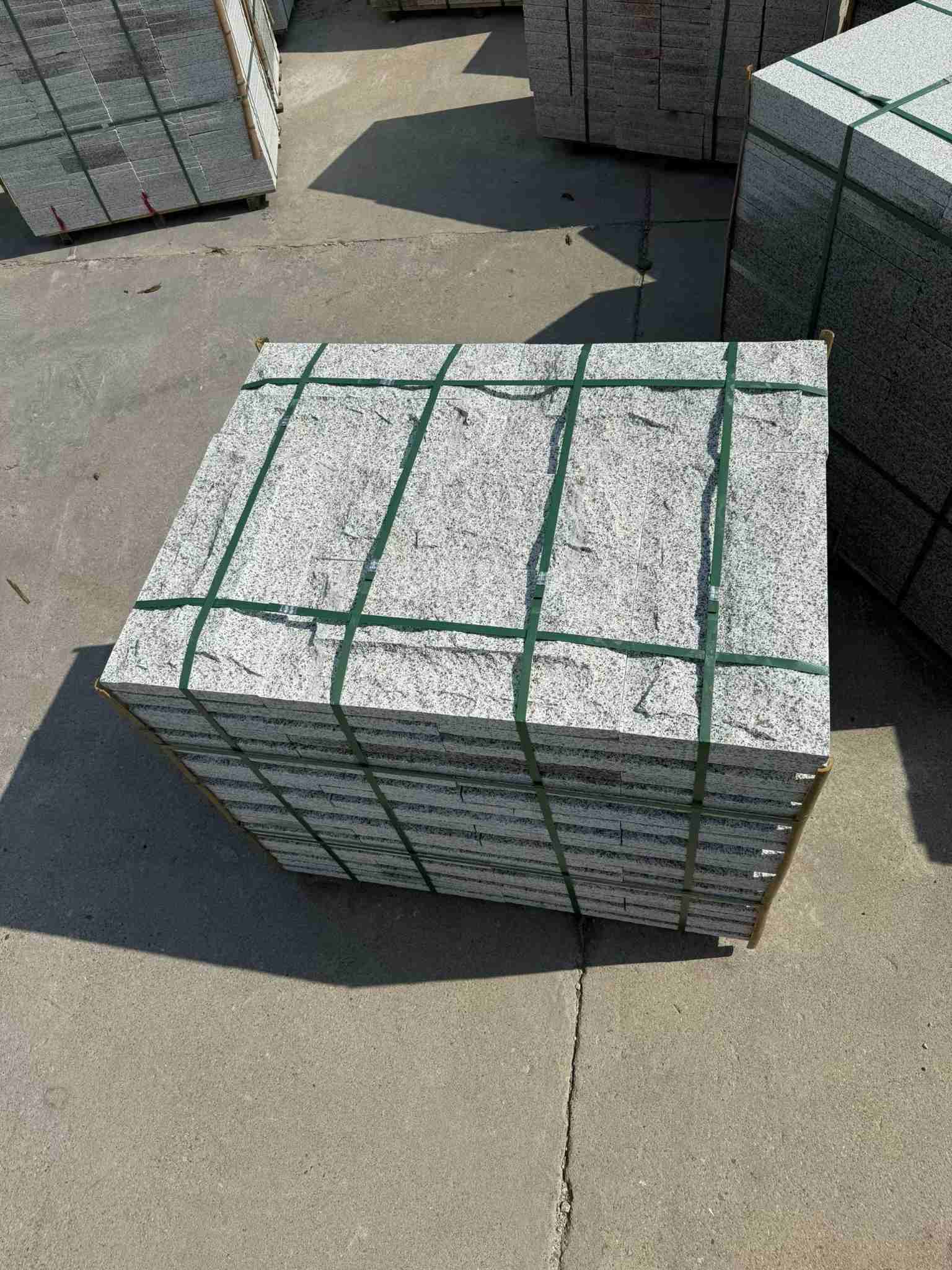 亳州 白麻花岗岩石材自然面蘑菇石成品