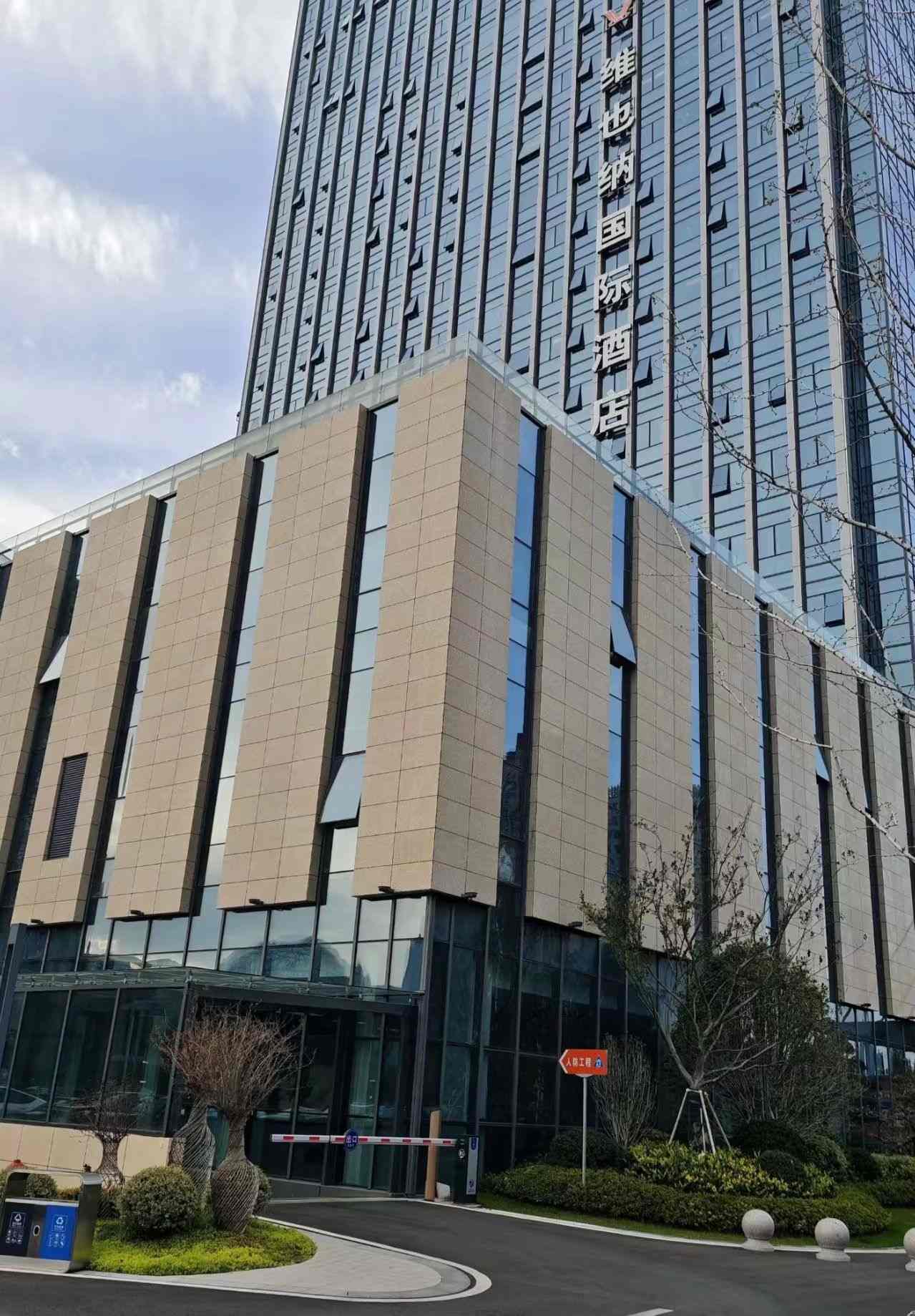 亳州 黄金麻花岗岩外墙干挂