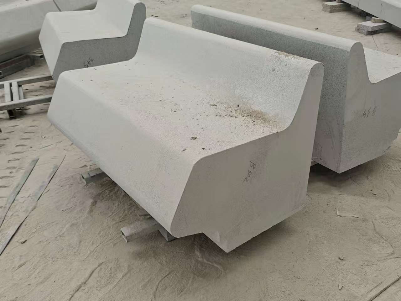 亳州 芝麻白花岗岩异形坐凳，石凳